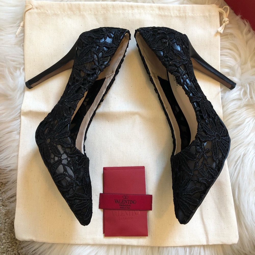 Valentino 39 Black Lace Pumps - Picture 6 of 8